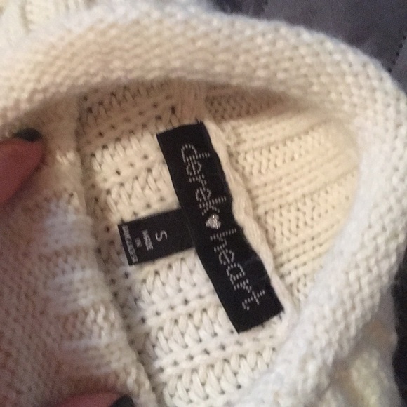 Too small - Picture 4 of 4